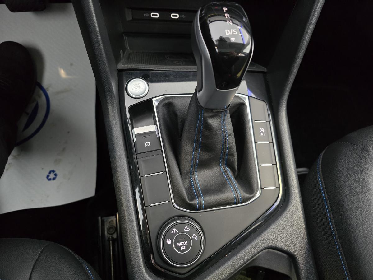 2024 Volkswagen Taos - Image 15