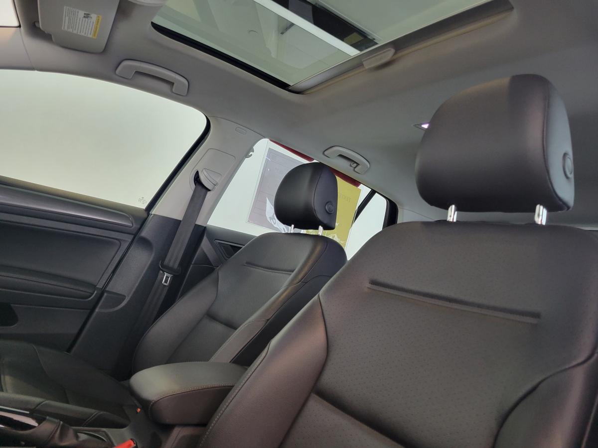 2021 Volkswagen Golf - Image 10