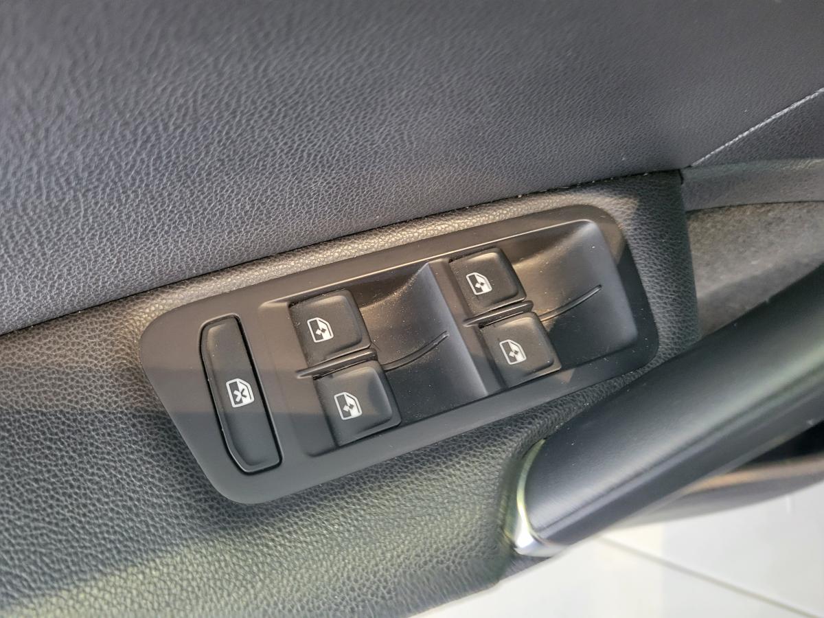 2021 Volkswagen Golf - Image 11