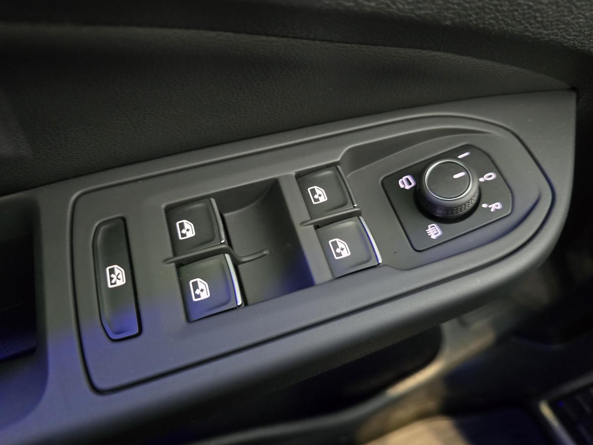 2024 Volkswagen Golf R - Image 13