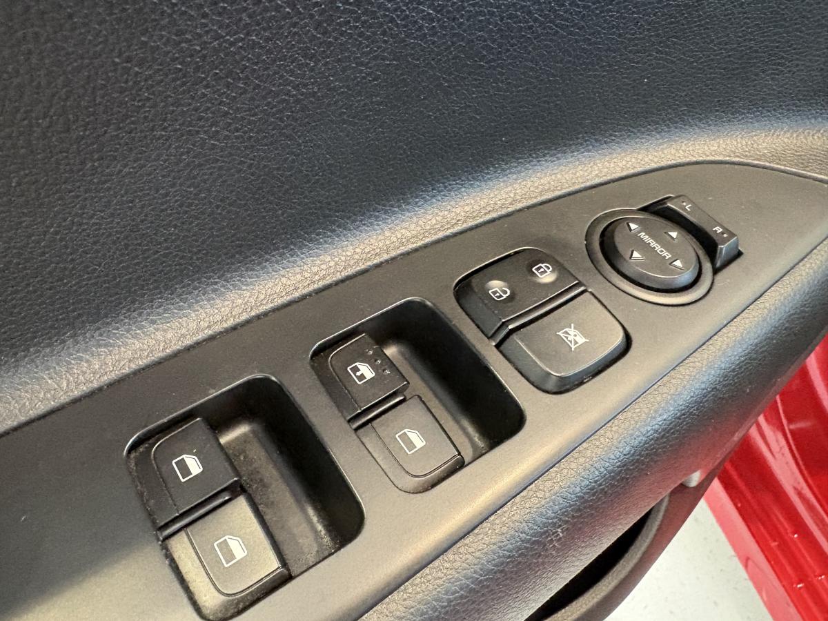 2023 Kia Rio5 - Image 12