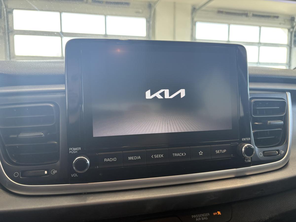 2023 Kia Rio5 - Image 19