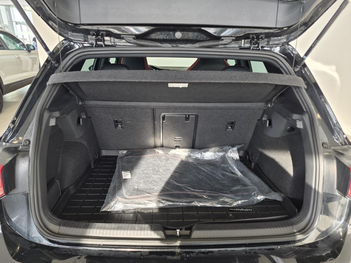 2024 Volkswagen Golf GTI - Image 9