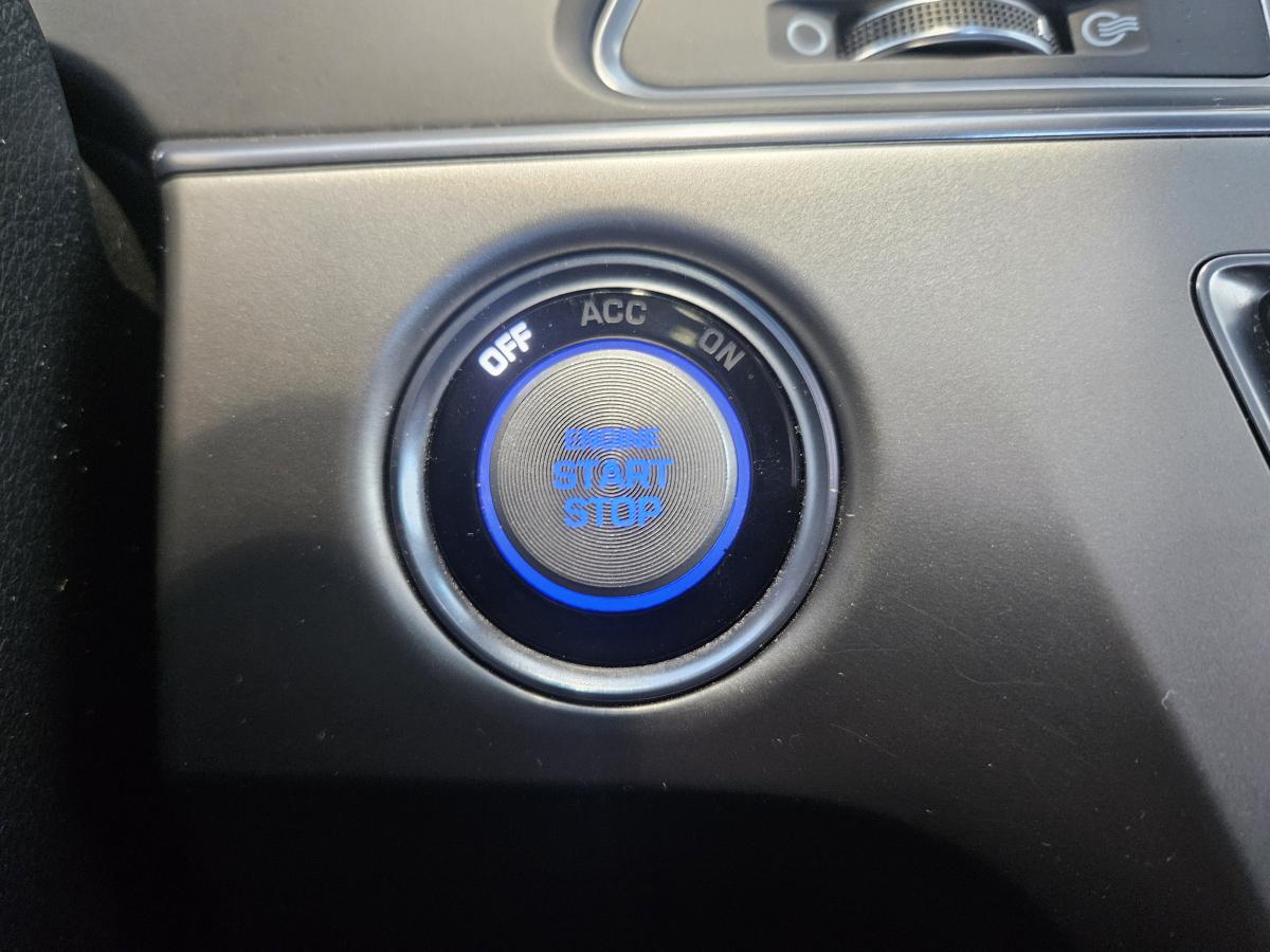 2016 Hyundai Sonata - Image 18