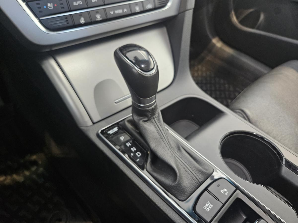 2016 Hyundai Sonata - Image 22