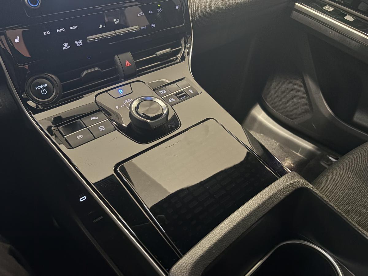 2023 Subaru Solterra - Image 15