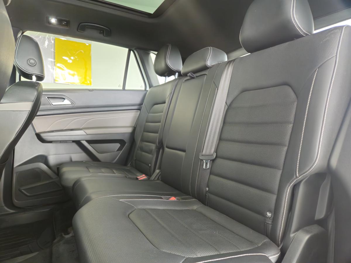 2023 Volkswagen Atlas Cross Sport - Image 10