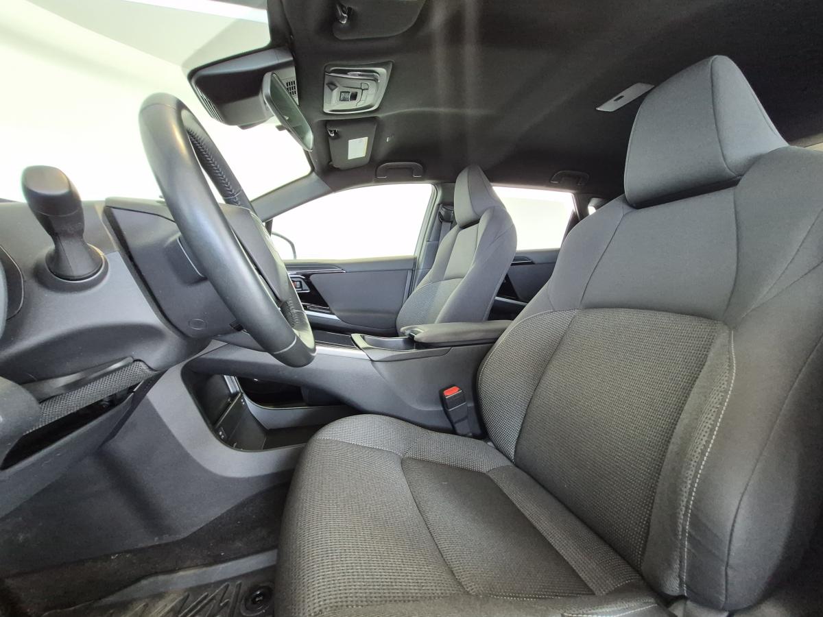 2023 Toyota bZ4X - Image 12