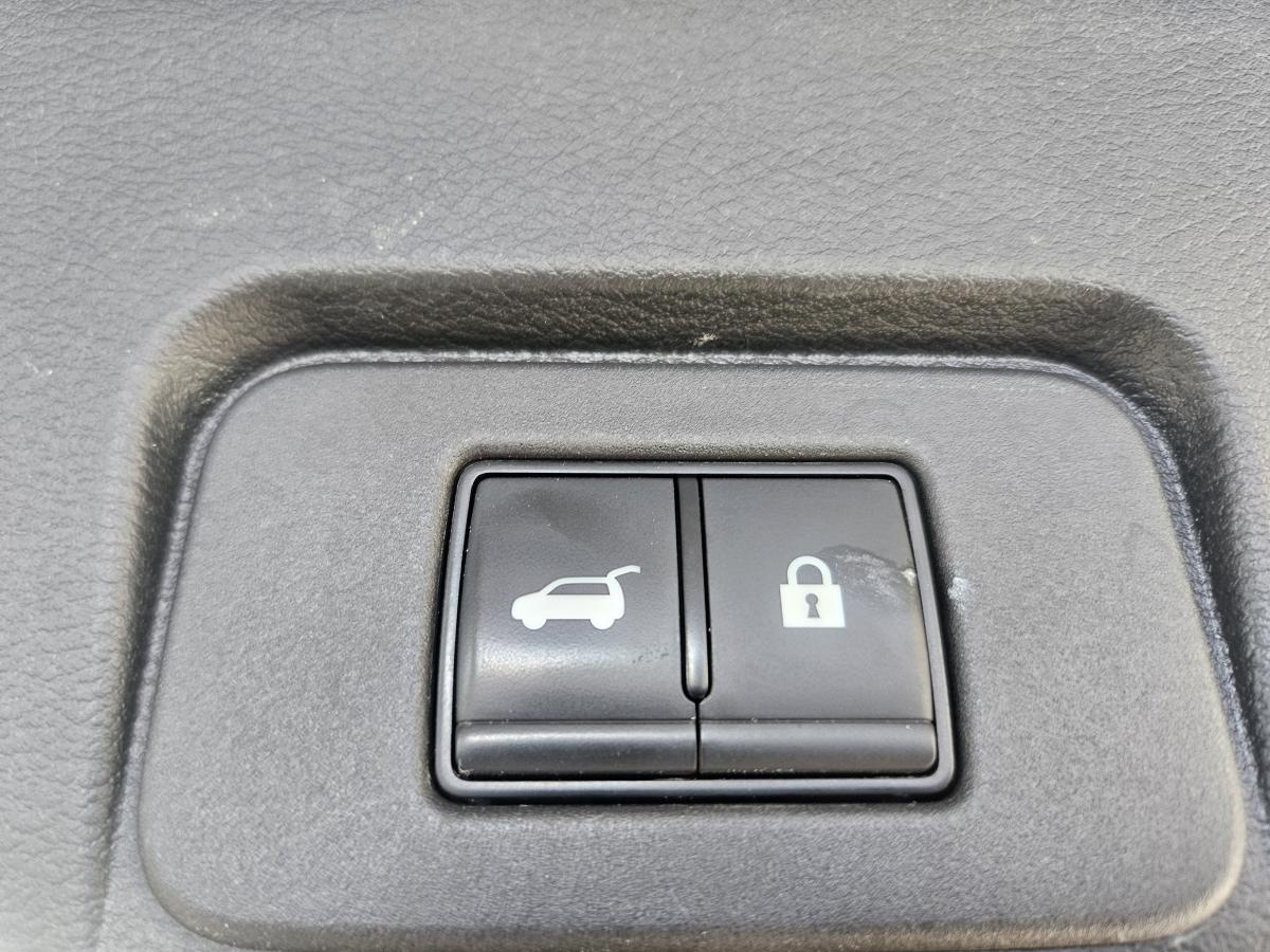 2023 Nissan Rogue - Image 11