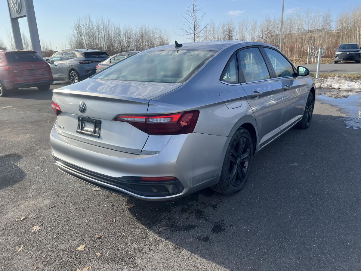 2022 Volkswagen Jetta - Image 4