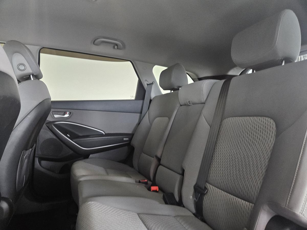 2017 Hyundai Santa Fe XL - Image 15