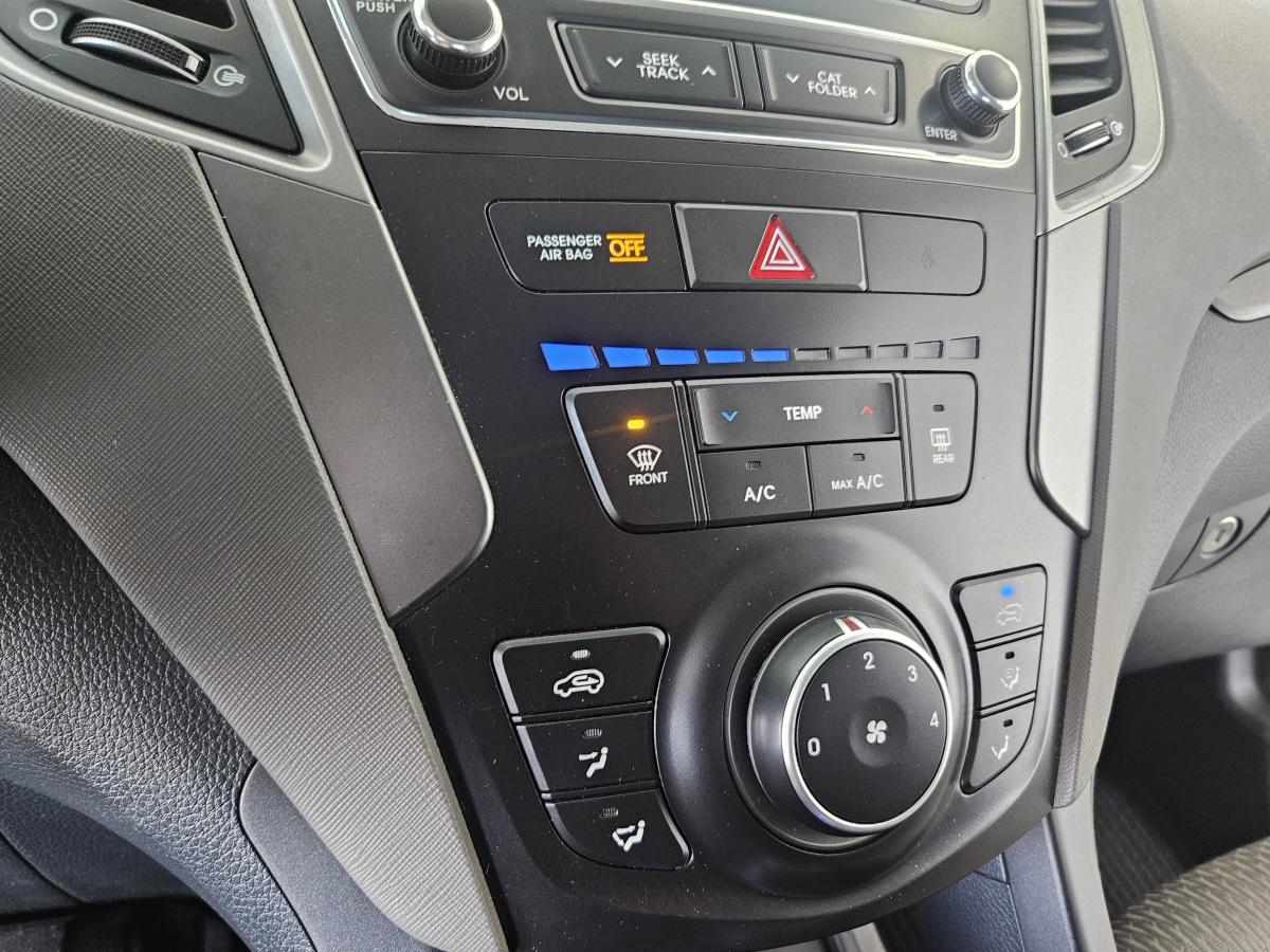 2017 Hyundai Santa Fe XL - Image 21