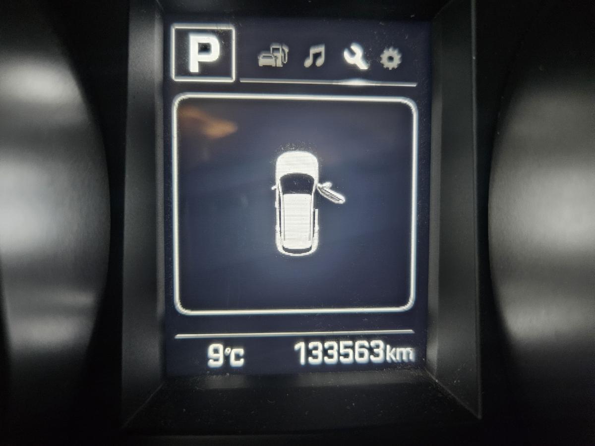 2017 Hyundai Santa Fe XL - Image 23