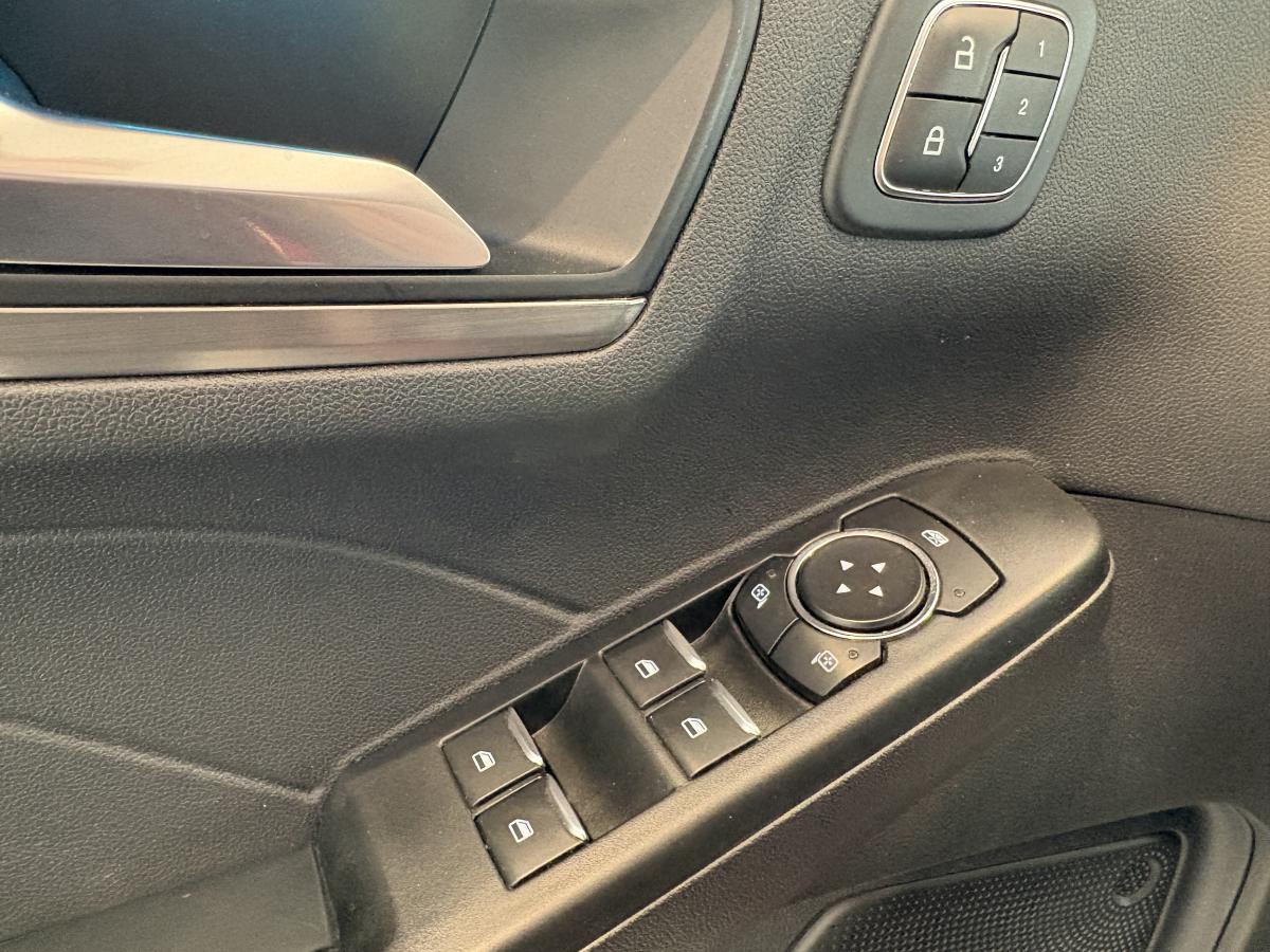 2022 Ford Escape - Image 9