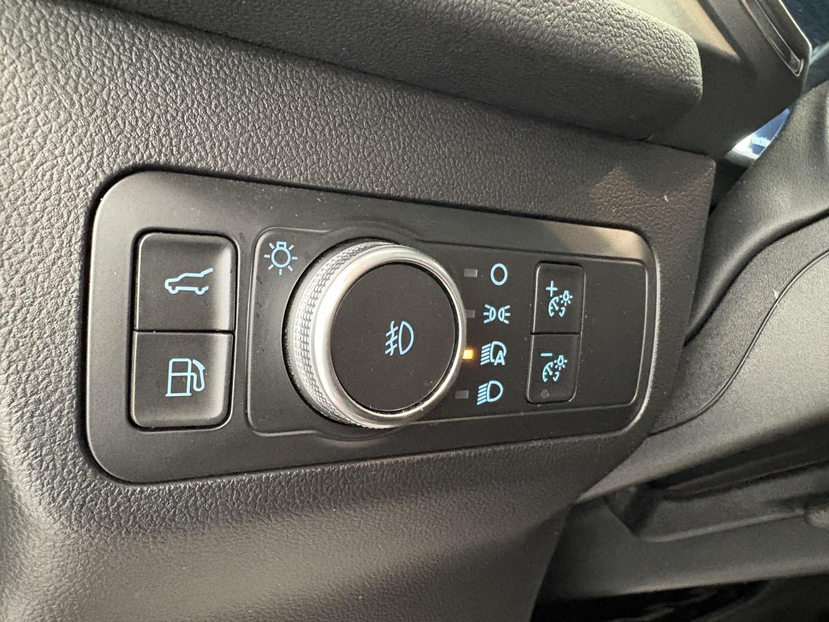 2022 Ford Escape - Image 16