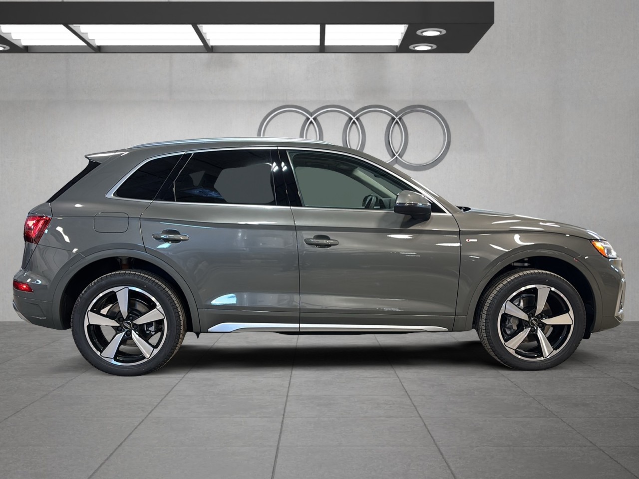2025 Audi Q5 - Image 5