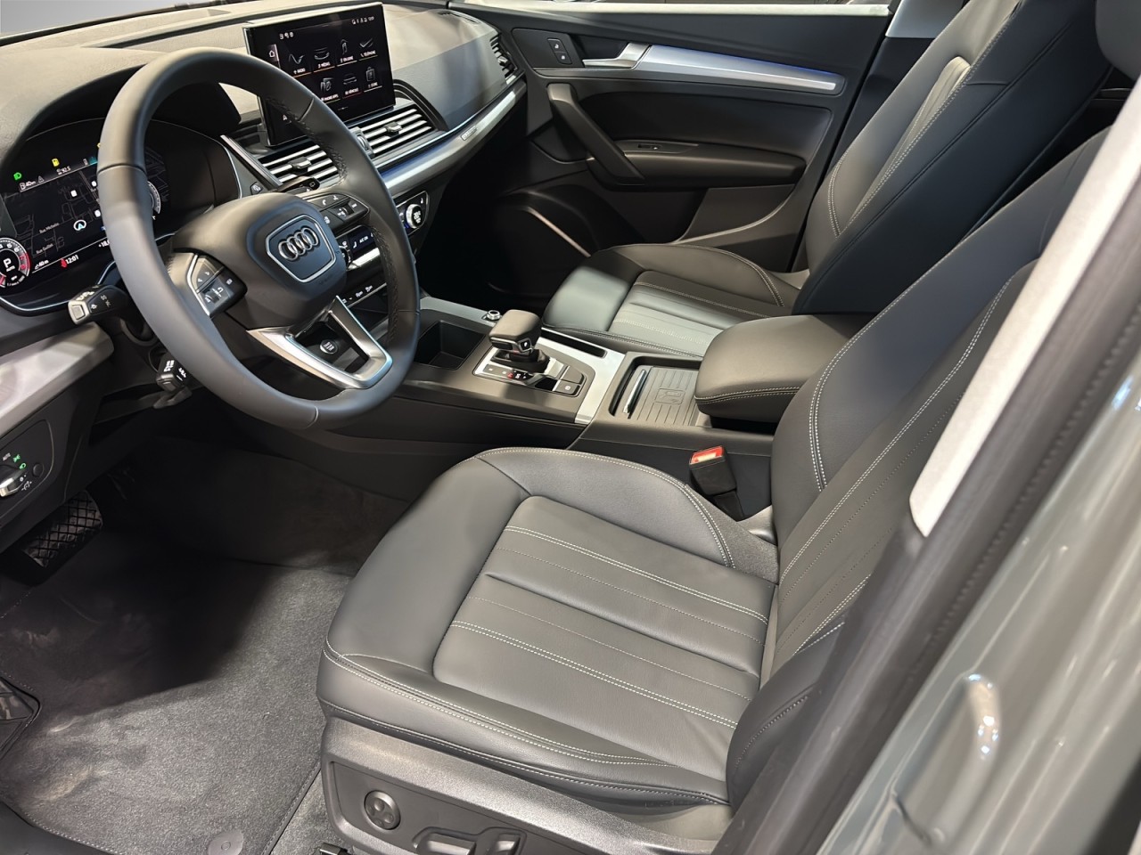 2025 Audi Q5 - Image 8