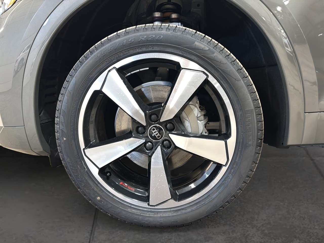 2025 Audi Q5 - Image 12