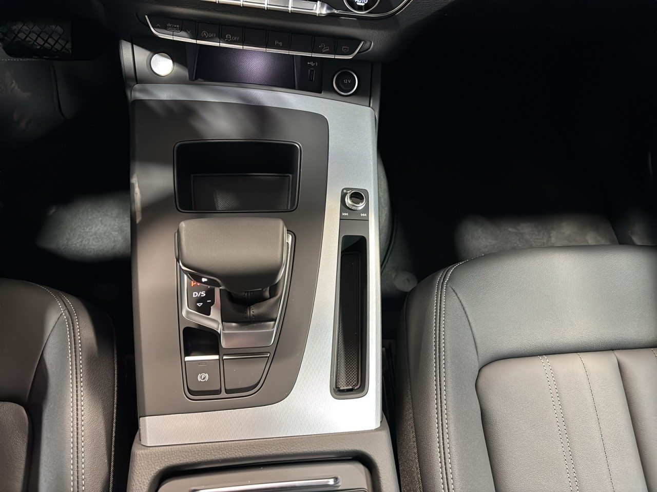 2025 Audi Q5 - Image 16