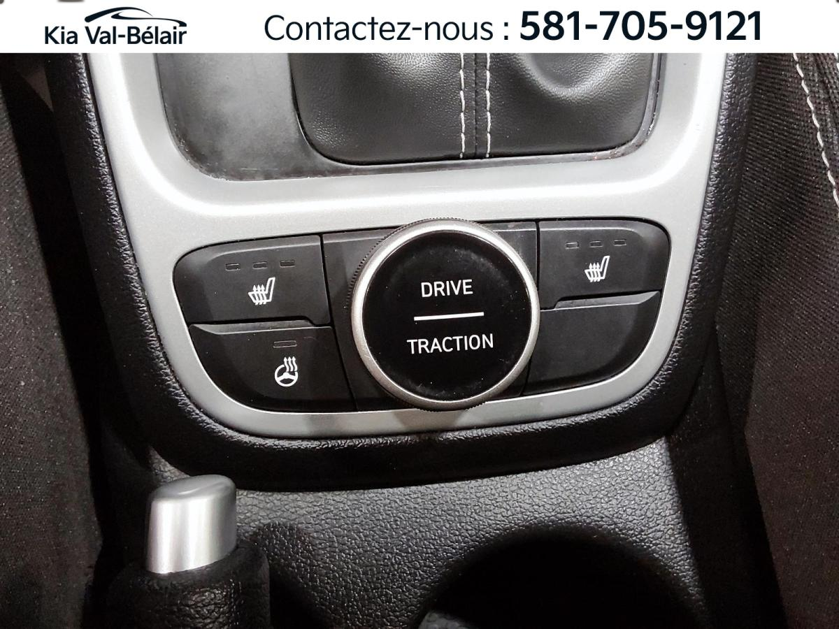 2025 Hyundai Venue - Image 18