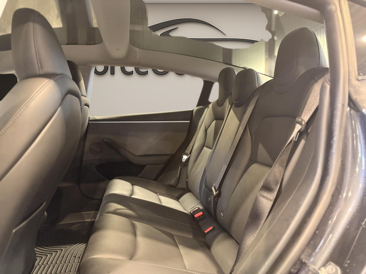 2024 Tesla Model 3 - Image 8