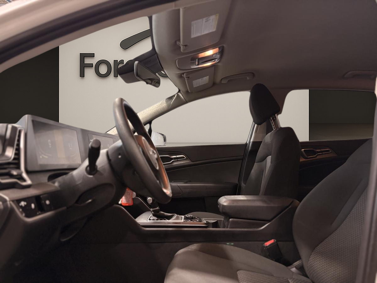 2023 Kia Sportage - Image 6