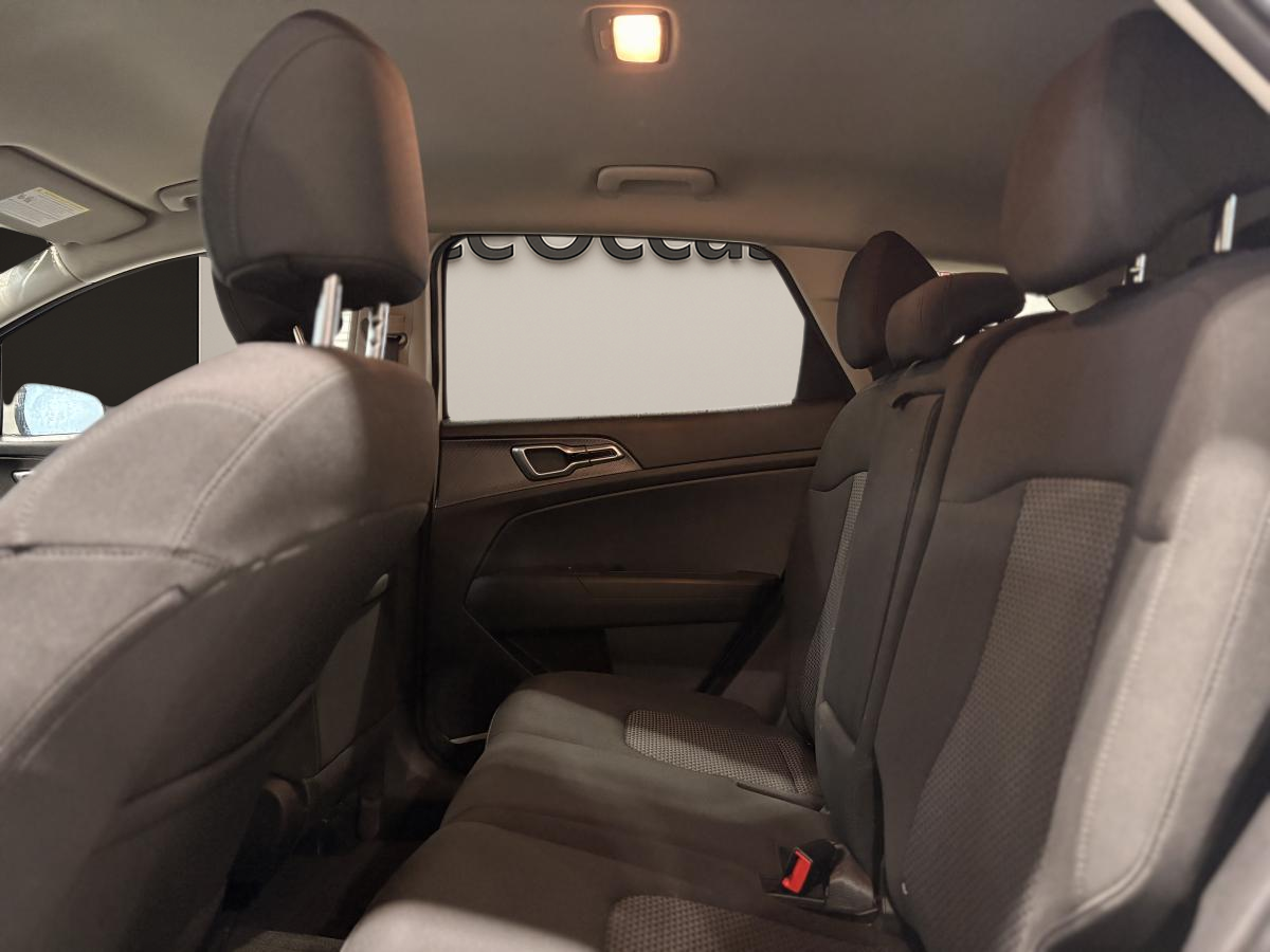 2023 Kia Sportage - Image 7