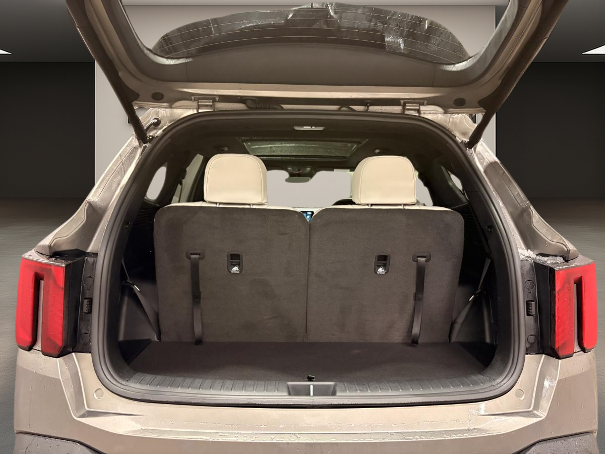 2025 Kia Sorento HEV - Image 16