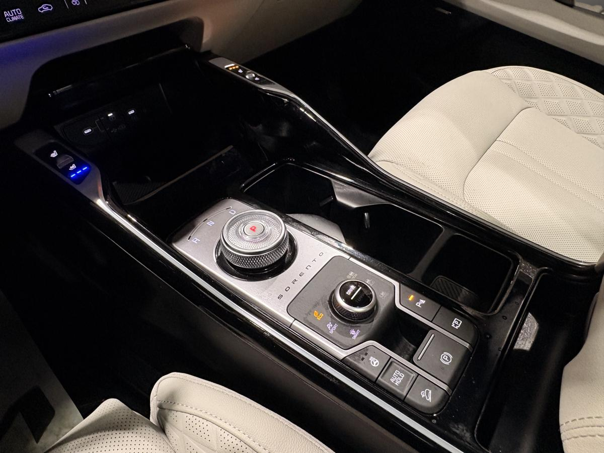 2025 Kia Sorento HEV - Image 21