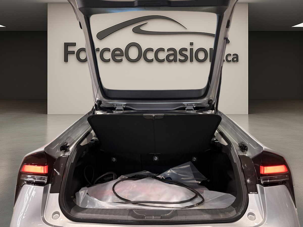 2025 Toyota Prius Plug-In Hybrid - Image 7