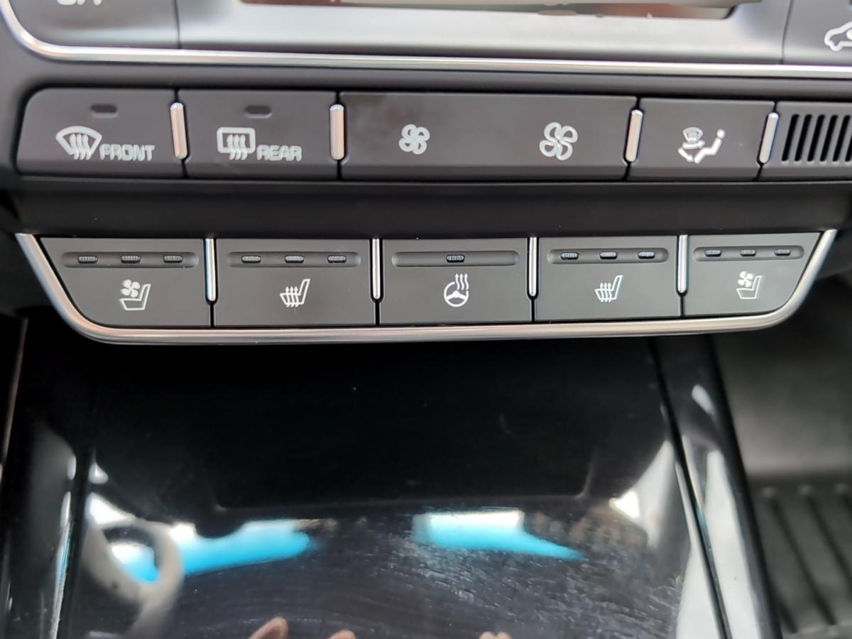 2019 Kia Sorento - Image 17