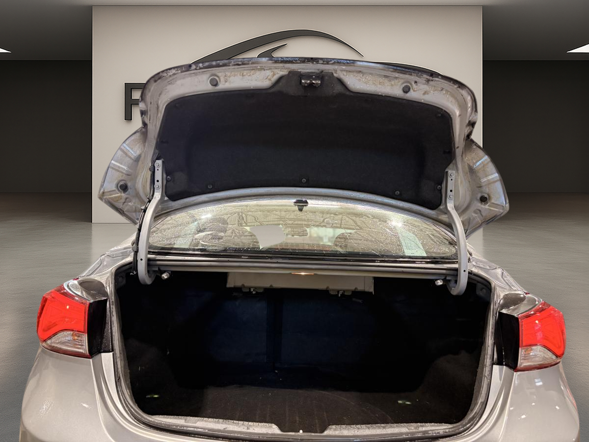 2016 Hyundai Elantra - Image 7