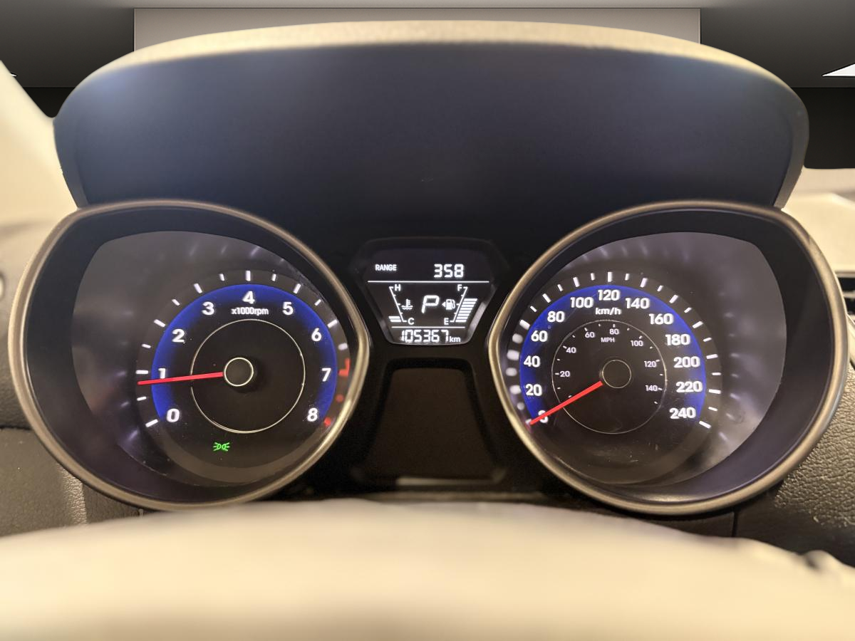 2016 Hyundai Elantra - Image 12