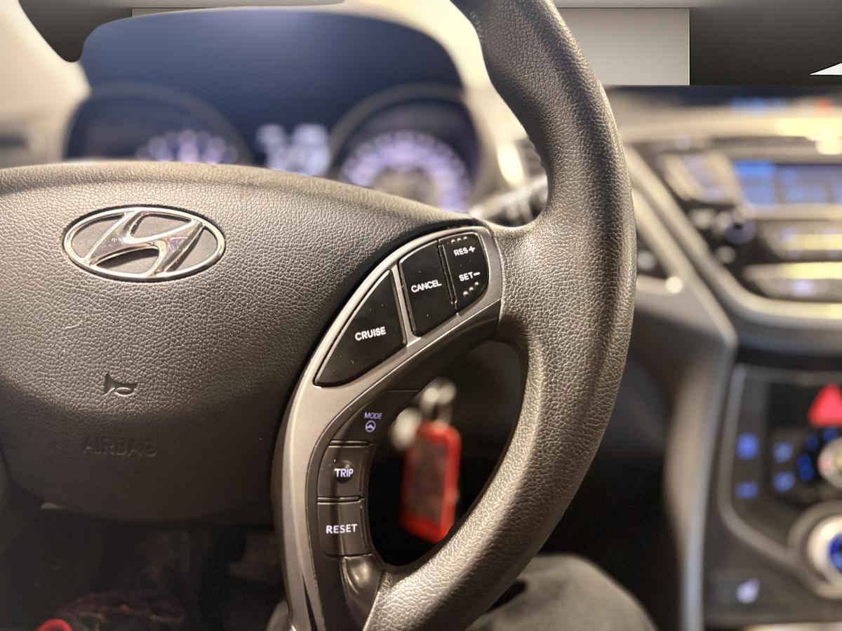 2016 Hyundai Elantra - Image 14