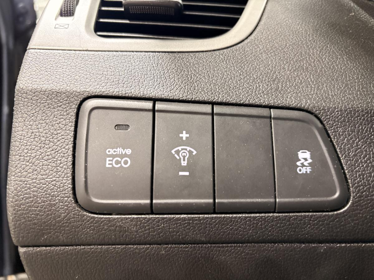 2016 Hyundai Elantra - Image 19