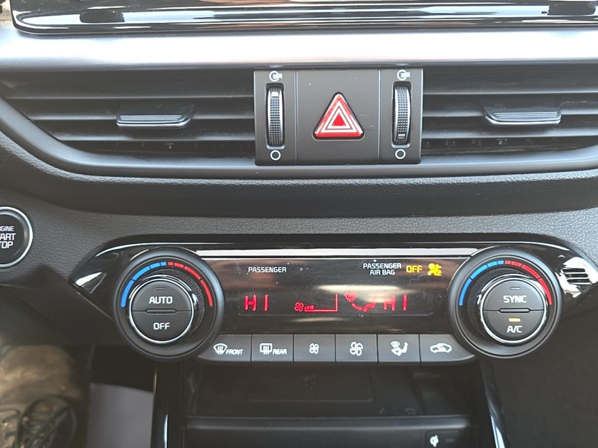 2023 Kia Forte - Image 18