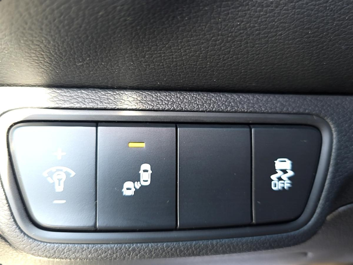 2023 Kia Forte - Image 22