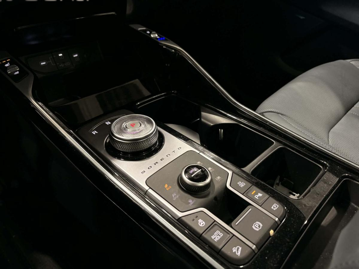 2025 Kia Sorento PHEV - Image 18