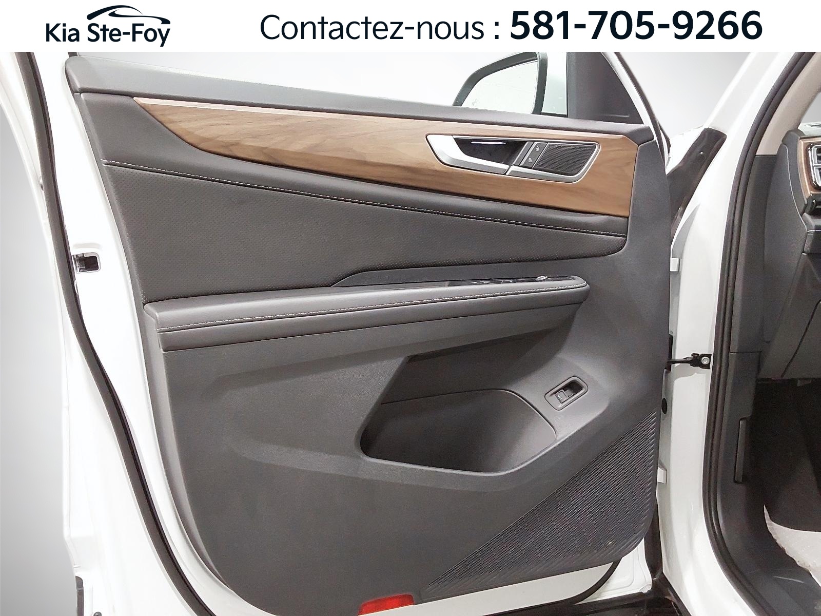 2025 Volkswagen Atlas - Image 15