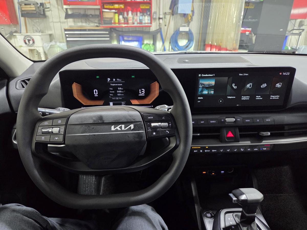 2025 Kia K4 - Image 2