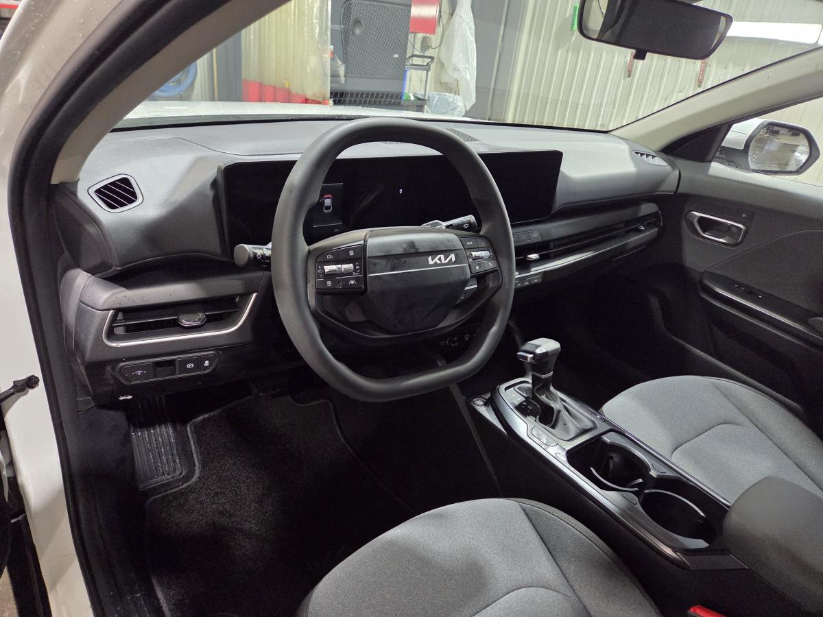 2025 Kia K4 - Image 9