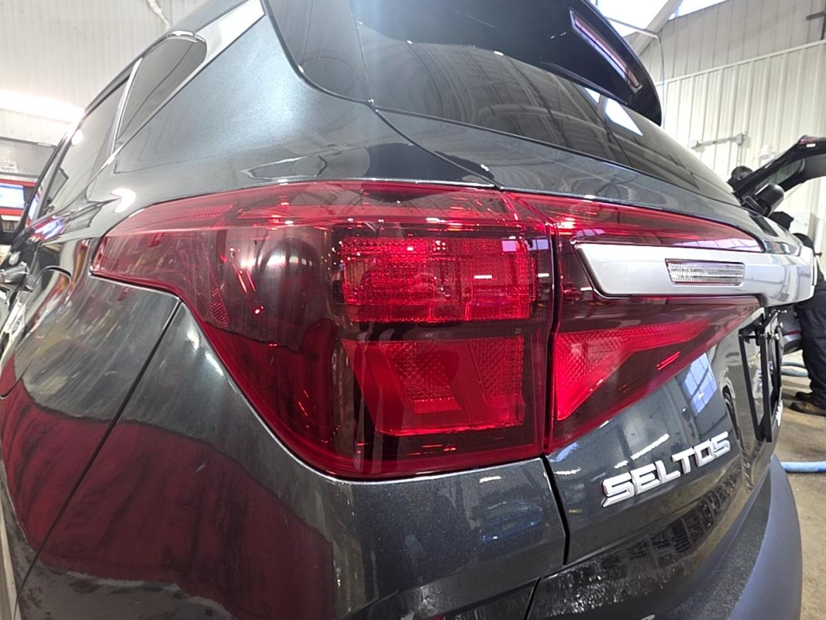 2023 Kia Seltos - Image 12