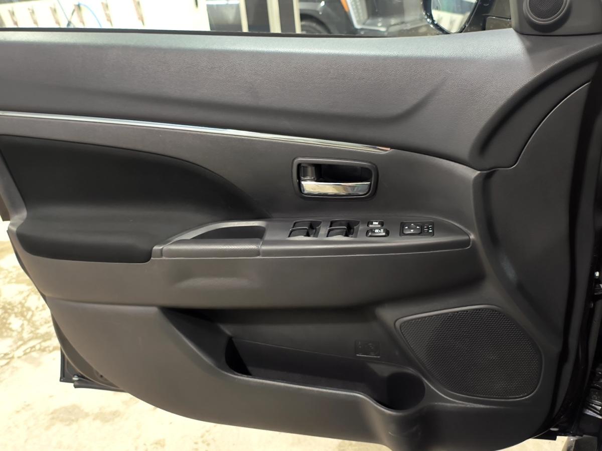 2024 Mitsubishi RVR - Image 17