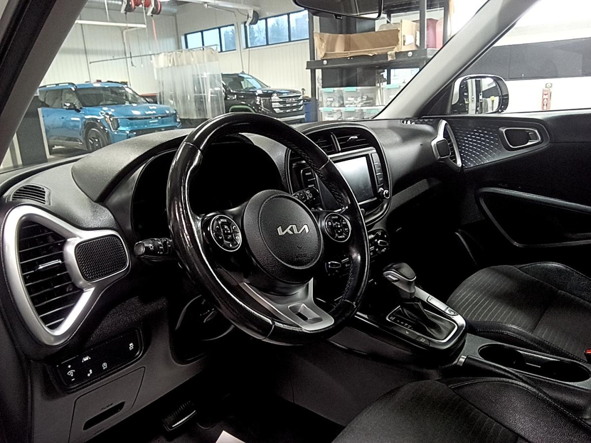 2022 Kia Soul - Image 14