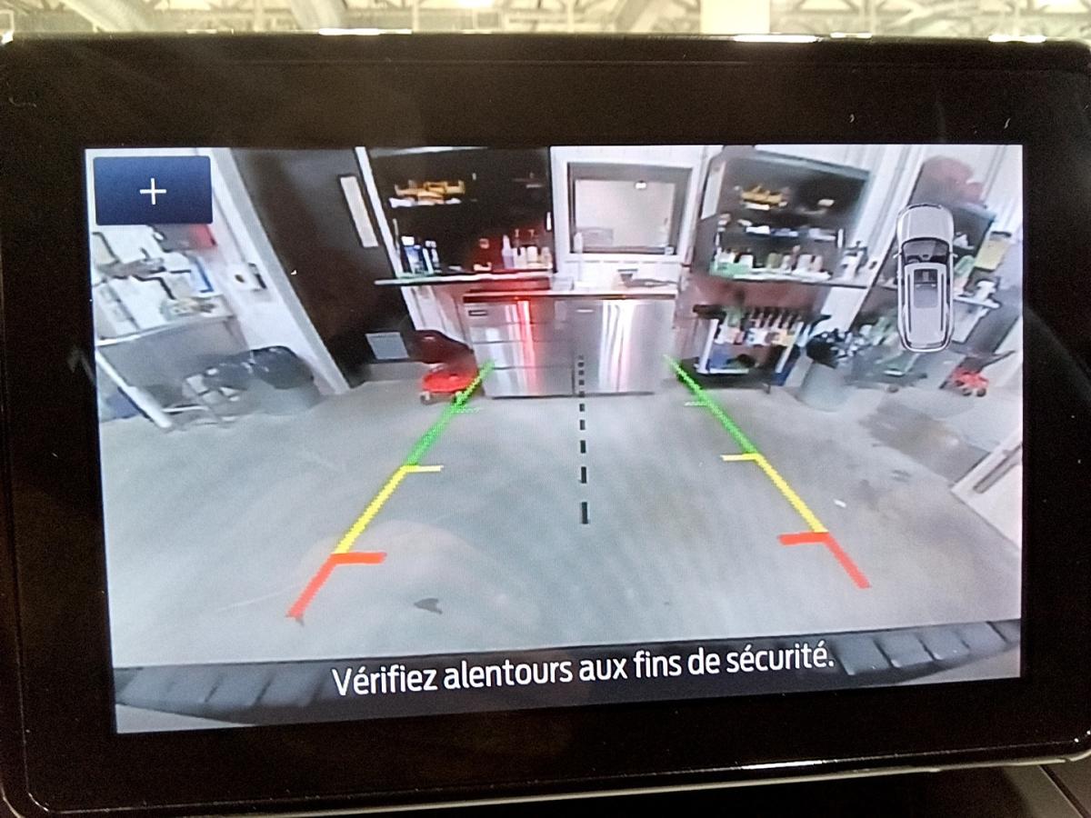 2022 Ford Explorer - Image 21