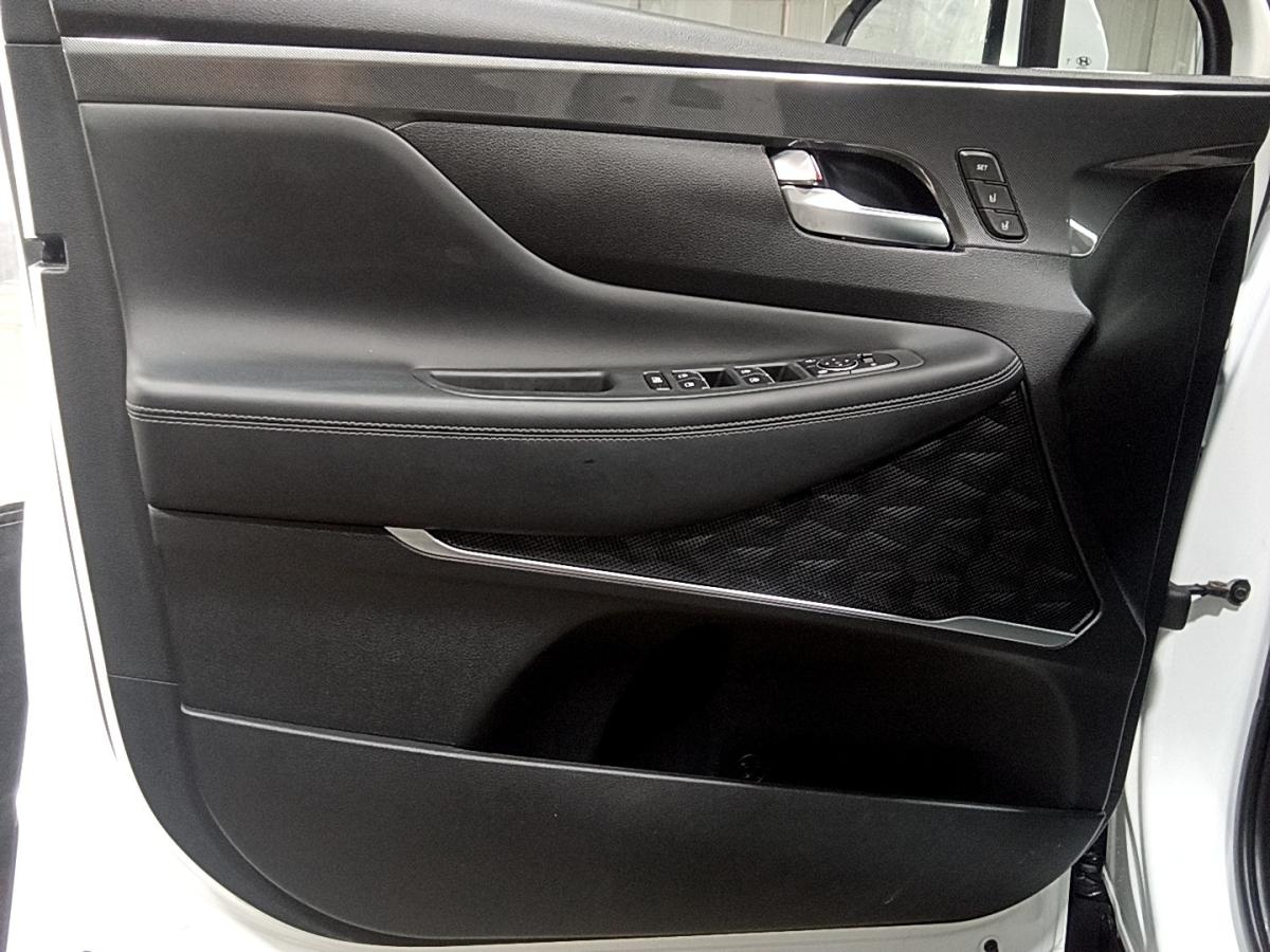 2021 Hyundai Santa Fe - Image 17