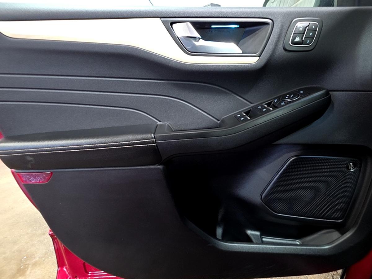 2022 Ford Escape - Image 17