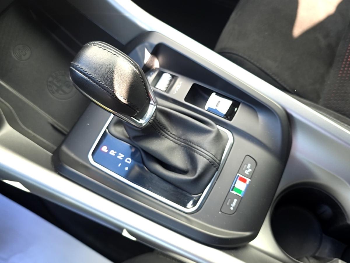 2024 Alfa Romeo Tonale - Image 17