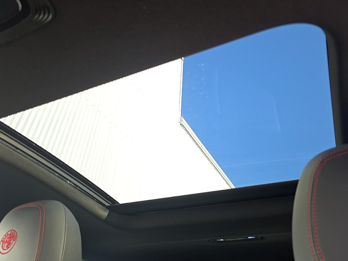 2024 Alfa Romeo Tonale - Image 32