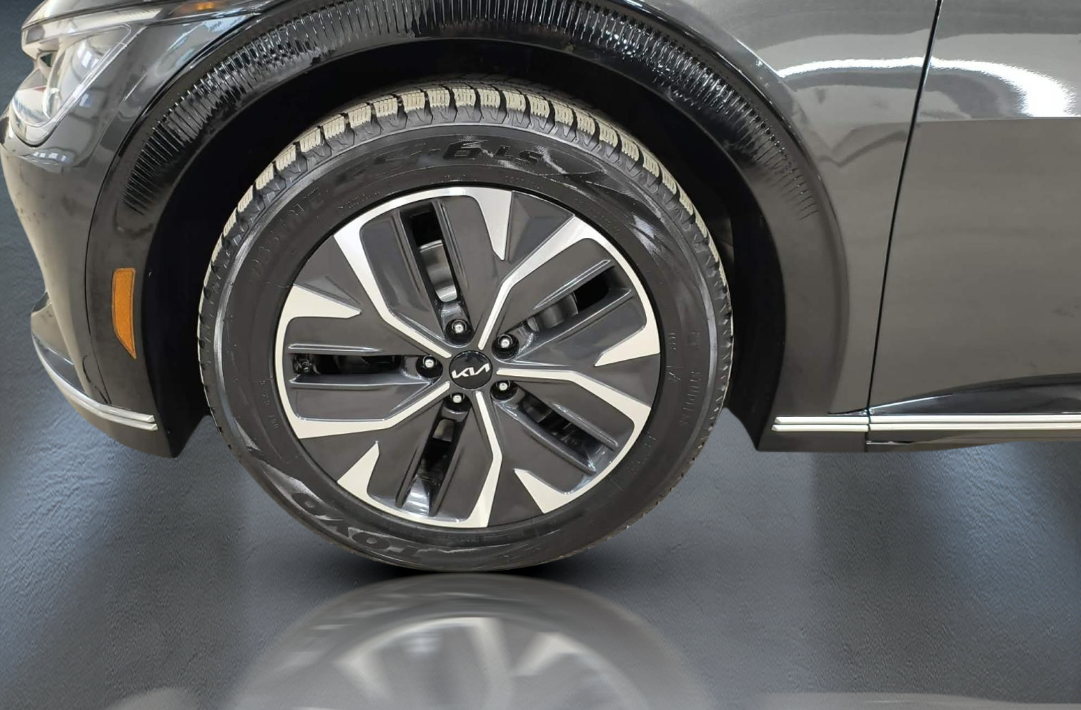 2023 Kia EV6 - Image 6